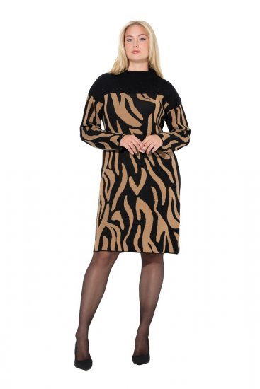 Ulla Popken 845378 Gebreide jurk met dierenprint Beige - Avondjurken - Avondjurken in grote maten