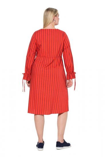 Ulla Popken 845863 Gestreepte midi-jurk met strikceintuur Koraal - Midi jurken - Midi jurken in grote maten