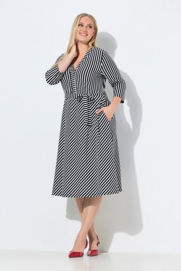 Ulla Popken 848052 Gestreepte midi-jurk met strikceintuur Zwart - Midi jurken - Midi jurken in grote maten
