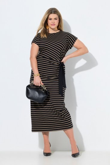 Ulla Popken 848921 Gestreepte jersey jurk met strikceintuur Zwart - Maxi jurken - Maxi jurken in grote maten