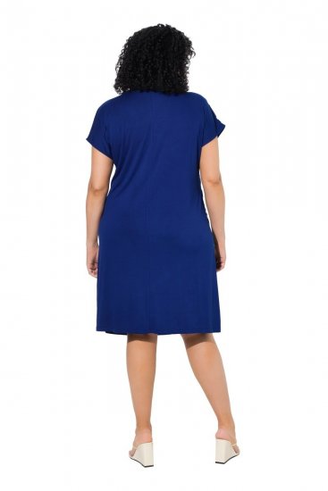 Ulla Popken 849033 Chiffon jurk met korte mouwen en V-hals Donkerblauw - Kleedjes - Jurken in alle maten