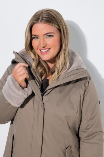 Ulla Popken 850509 Jas van imitatiebont Taupe - Jassen - Damesjassen in grote maten