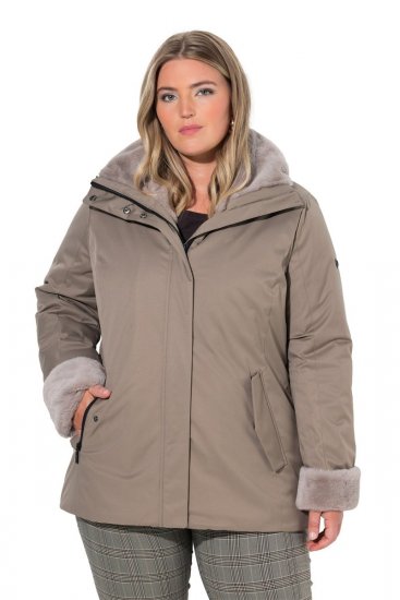 Ulla Popken 850509 Jas van imitatiebont Taupe - Jassen - Damesjassen in grote maten