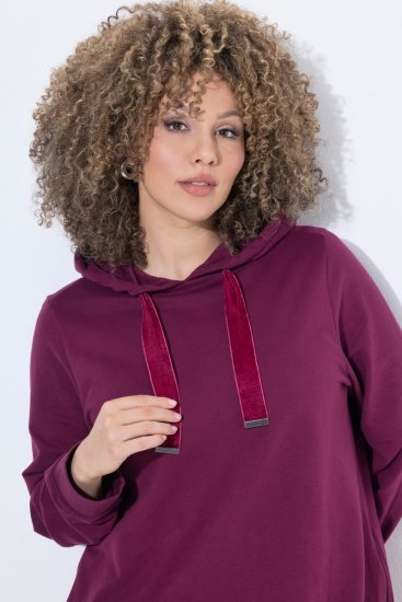Ulla Popken 853652 Sweatjurk met lange mouwen en capuchon Bessenrood - Kleedjes - Jurken in alle maten