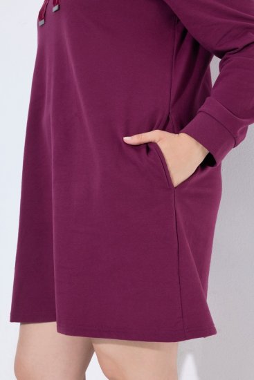Ulla Popken 853652 Sweatjurk met lange mouwen en capuchon Bessenrood - Kleedjes - Jurken in alle maten