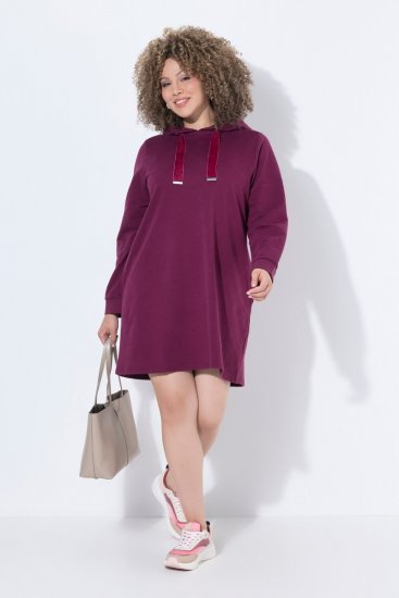 Ulla Popken 853652 Sweatjurk met lange mouwen en capuchon Bessenrood - Kleedjes - Jurken in alle maten