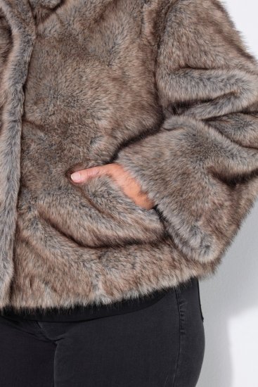 Ulla Popken 854617 Jas van imitatiebont Beige - Jassen - Damesjassen in grote maten