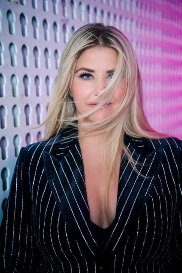 Ulla Popken 855499 Fluwelen blazer met strass Zwart - Blazers - Blazers in grote maten voor dames