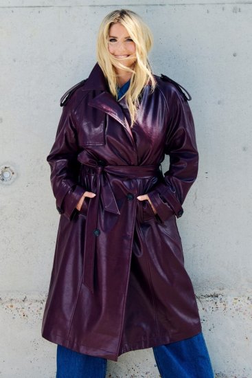Ulla Popken 855617 Trenchcoat met leerlook en strikceintuur Wijnrood - Jassen - Jassen in grote maten