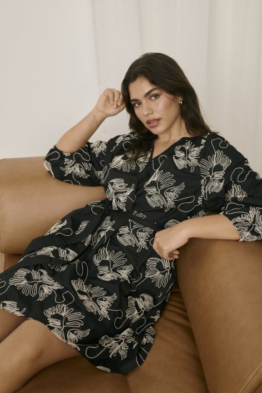 Kaffe Curve Kimmie Dress Black Chalk Embroidery - Midi jurken - 