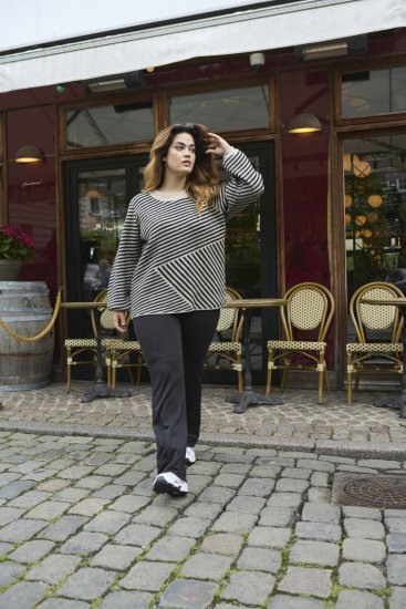 Kaffe Curve Jenna Uitlopende legging Diepzwart - Jeans & Broeken in Grote Maten – Plus Size - 