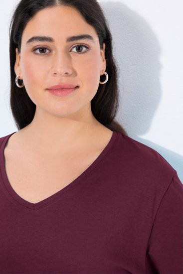 Ulla Popken Back To Basics V-Neck Relaxed Fit Cotton Tee Dark Berry - T-shirts - T-shirts voor dames