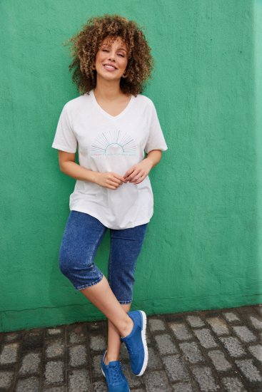 Ulla Popken Embroidered Sunrise Lettering Tee Off-White - Bedrukte T-shirts voor dames - 